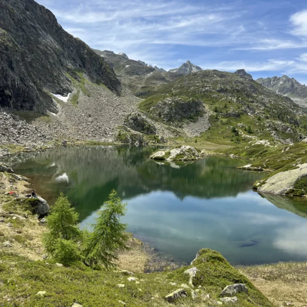 Laiets Crap Alv: Bergsee mit Spiegelung in den Alpen