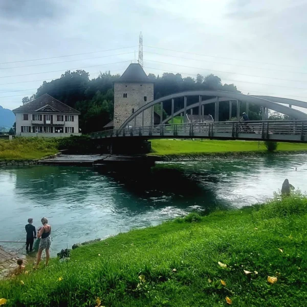 Linthkanal beim Schloss Grynau
