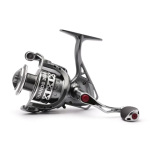 Thanos 2000 Angelrolle für Angler, Detailaufnahme auf weißem Hintergrund.