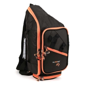 Schultertasche mit 3 Boxen: Schwarze Sling Bag mit orangefarbenen Akzenten und mehreren Fächern.