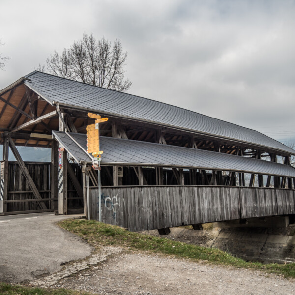 Gedeckte Holzbrücke 