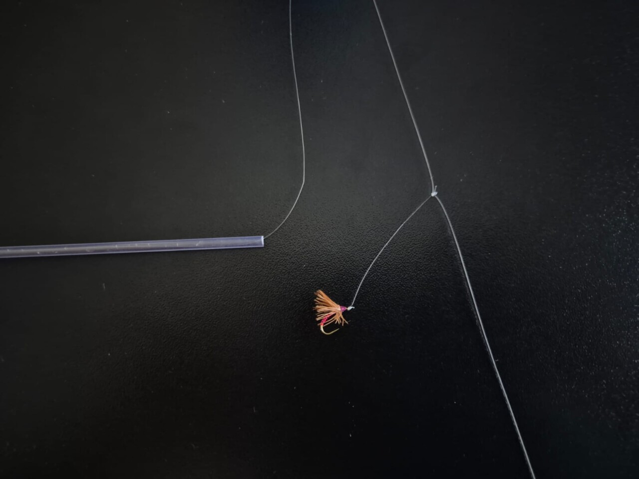 Sbirolino Montage mit Fliege zum Fischen am Bergsee.