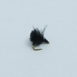 Nassfliege schwarz 18: Schwarze Nassfliege zum Fliegenfischen.