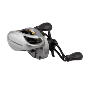 Savage Gear MX4 PRO 2000 Hi-Speed Baitcast-Angelrolle in Silber und Schwarz.