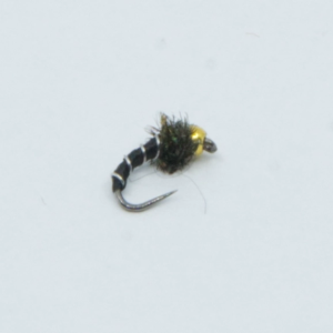 Zebra Midge 18: Schwarze Fliegenfischerköder mit silberner Rippung und goldenem Kopf.