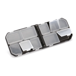 Kleinteilebox SPB-3, 10.7×7.4×3cm, offen mit Fächern und transparenten Deckeln.