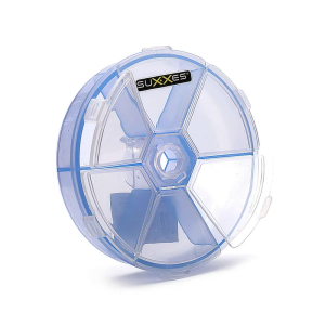 Runde, blaue Pillendose mit Fächern und Suxxes-Logo.