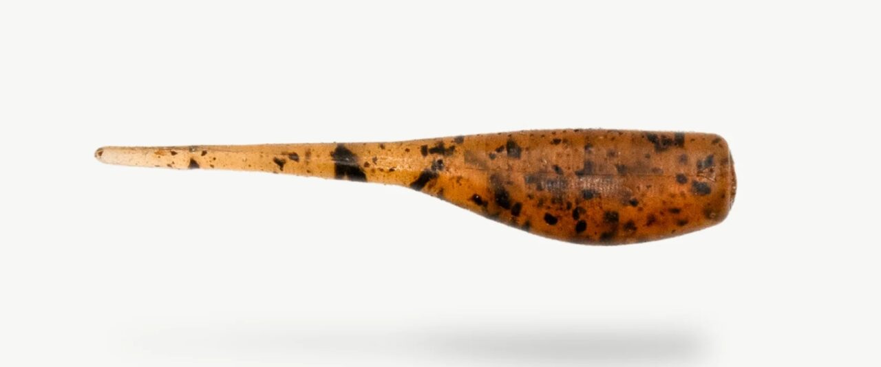 Orange-brauner Köder mit schwarzen Flecken für nachhaltigen Fischfang