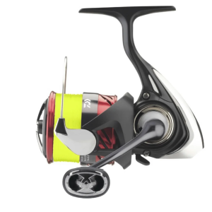 Daiwa Angelrolle 23 Ninja LT2000 mit gelber J-Braid X4 Schnur.