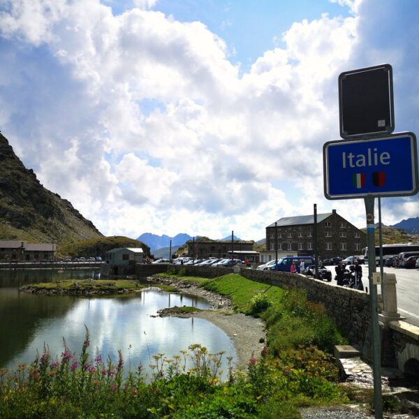 Italienisches Grenzübergangsschild 